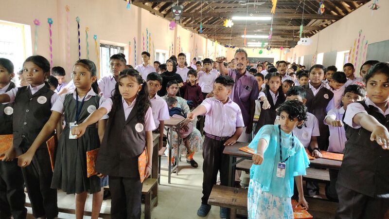 പ്രമാണം:24043 pravesanolsavam 5.jpg