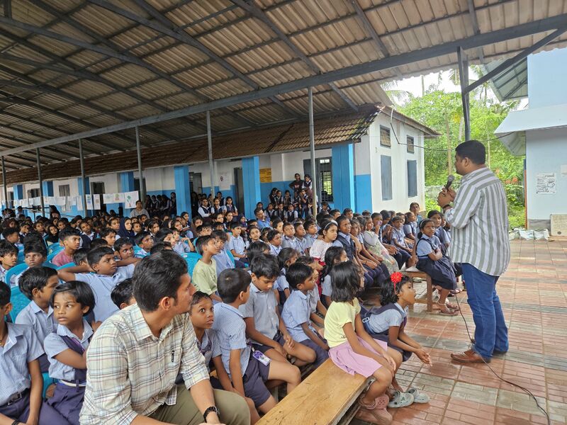 പ്രമാണം:25059 EKM Vidyarangam 1.jpg