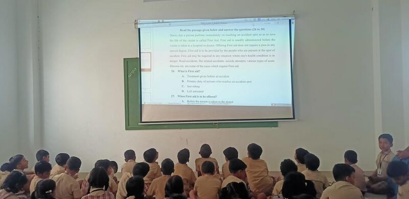 പ്രമാണം:26213-hitech-projector image.jpeg