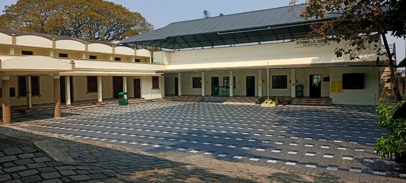 പ്രമാണം:26331-school profile.jpg