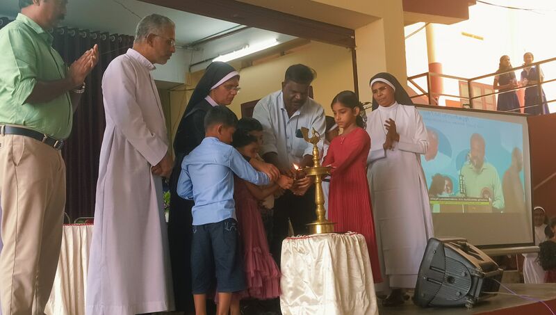 പ്രമാണം:29040-School Opening Day-4.jpg