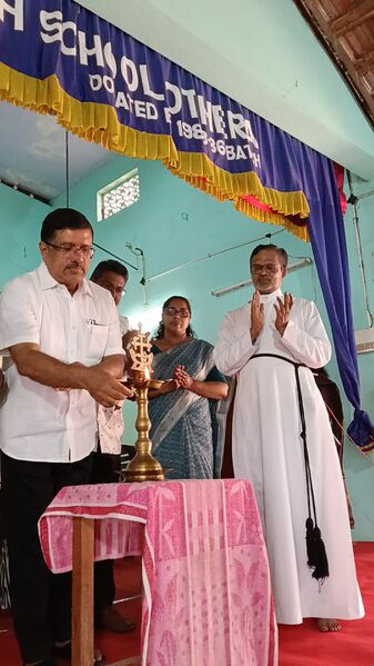 പ്രമാണം:37015praveshnolsavam1.jpeg