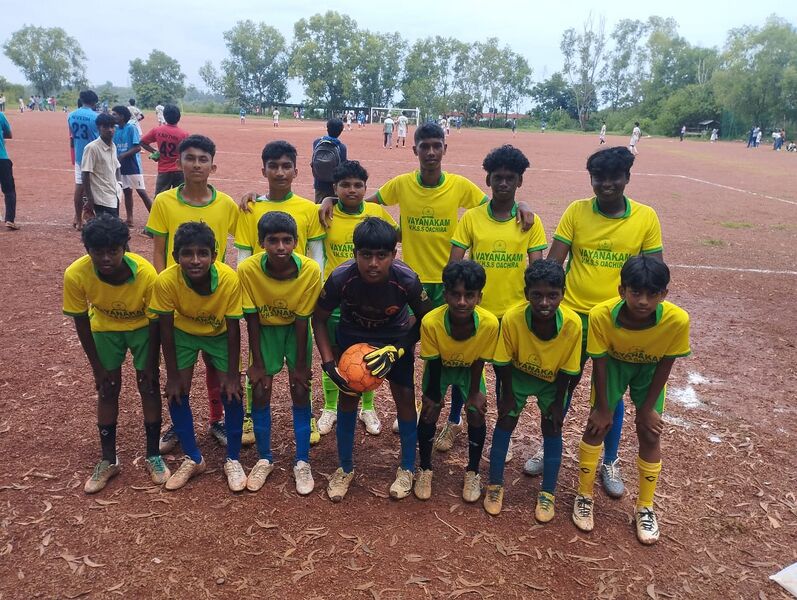 പ്രമാണം:41095-foot ball-25.jpeg