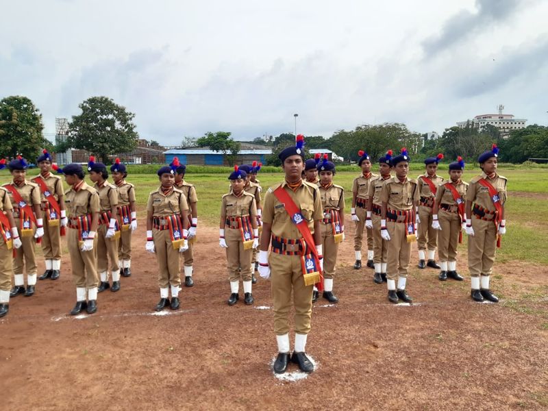 പ്രമാണം:Spcparade1.jpg