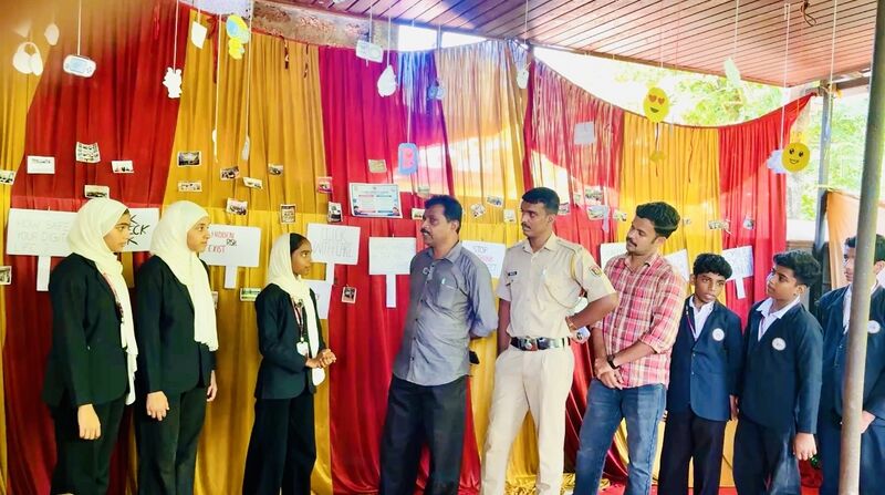പ്രമാണം:Visiting excise officers.jpg
