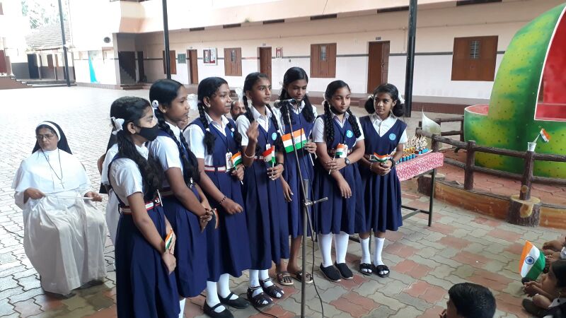 പ്രമാണം:പതാക ഉയർത്തൽ 2 2022 LFCUPS.jpeg