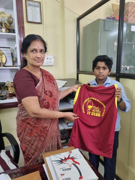 പ്രമാണം:21060-lk-uniform 1.jpg