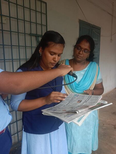 പ്രമാണം:21060 lk radio 1.jpg