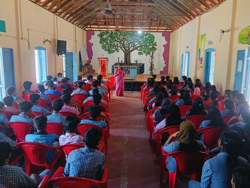 പ്രമാണം:41034 teens-club-class 2025.jpg