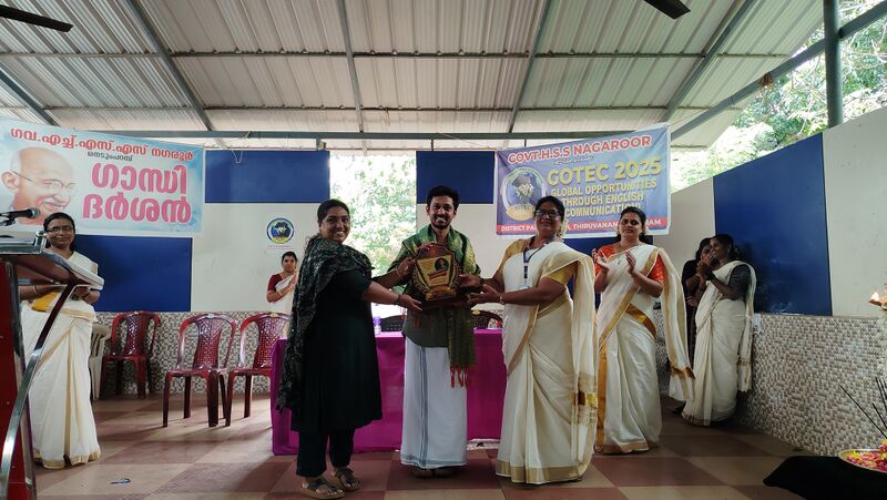 പ്രമാണം:42069 giri25 1.jpg