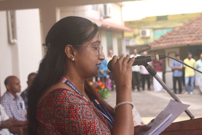 പ്രമാണം:CMS teacher.jpg
