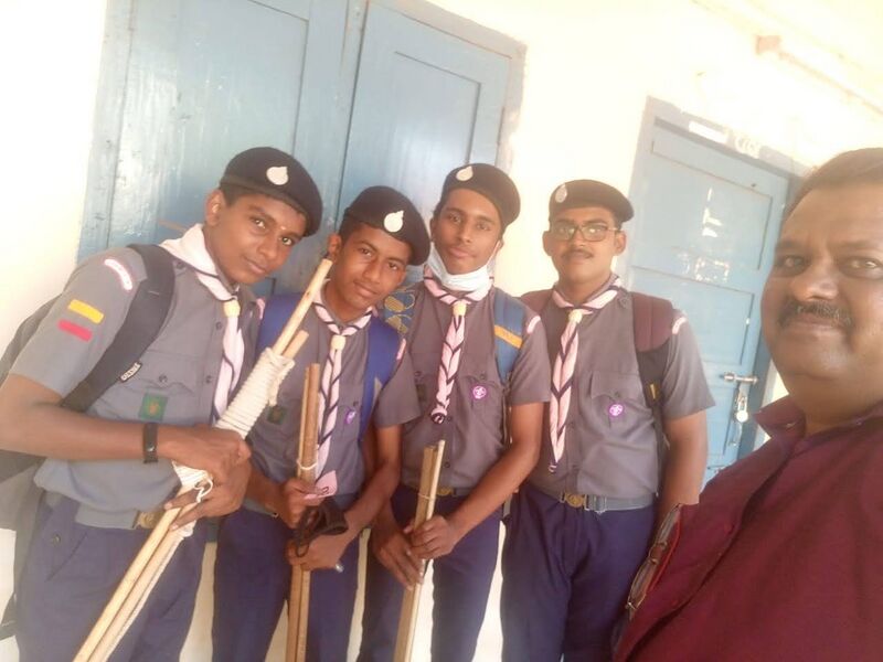 പ്രമാണം:സ്കൗട്ട് കുട്ടികൾ സ്കൗട്ട് മാസ്റ്ററുമായി.jpeg