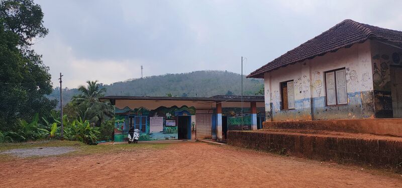 പ്രമാണം:11331-school-front view.jpg