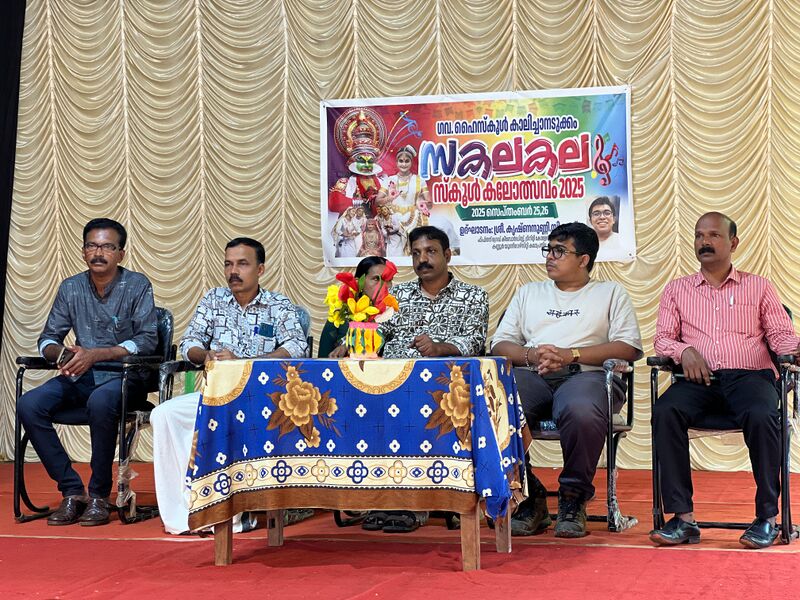 പ്രമാണം:12042 kalolsavam2.jpg