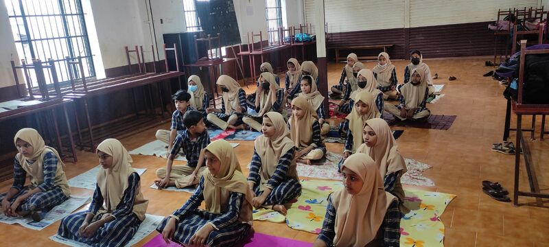 പ്രമാണം:13055 yoga1.jpeg