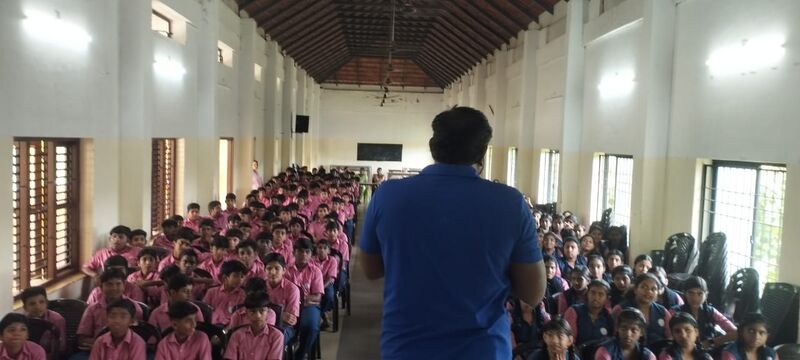 പ്രമാണം:13067-science on wheels.jpg