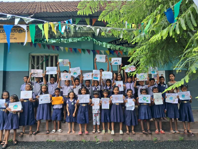 പ്രമാണം:13629-KNR-LAHARI 3.jpg