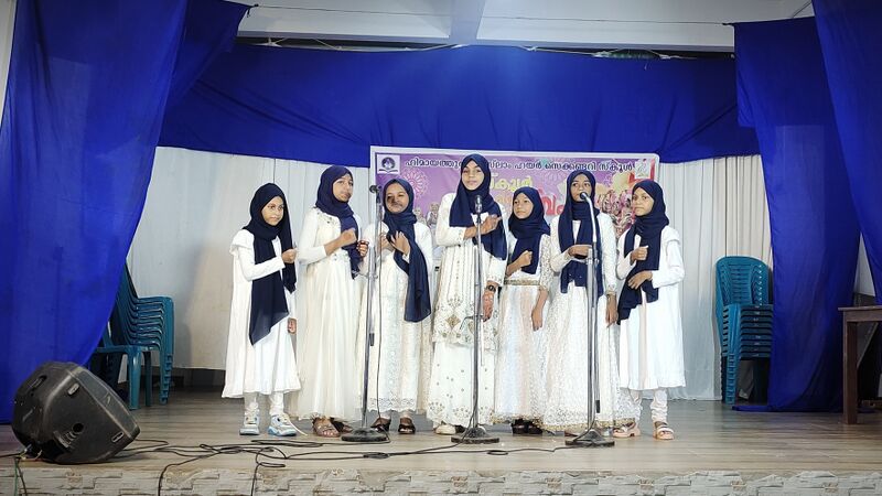 പ്രമാണം:17091 kalolsavam groupsong.jpg