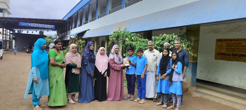 പ്രമാണം:18660-2023 lib donation.jpg