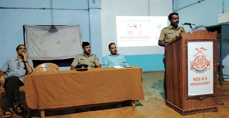 പ്രമാണം:20031 lahari.jpg