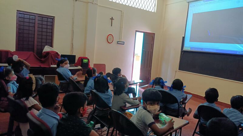 പ്രമാണം:23528 hitech computer room 55.jpg