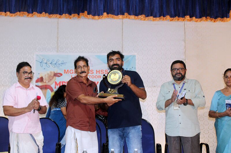 പ്രമാണം:33064 MGMLKTR MERITDAY PIC3.JPG