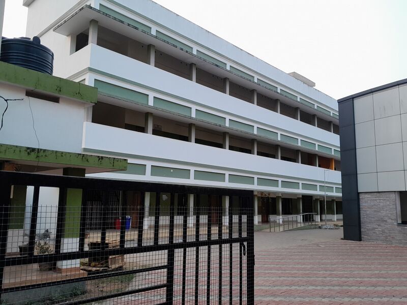 പ്രമാണം:34007 schoolbuilding2.jpg