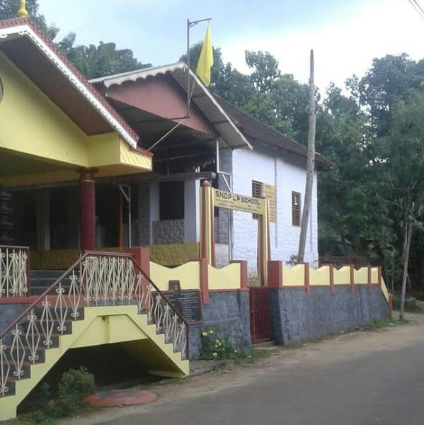 പ്രമാണം:38542-school photo.jpg