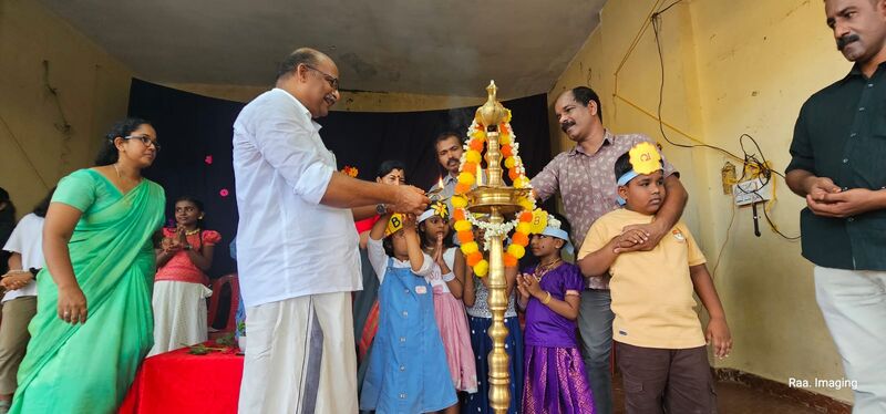 പ്രമാണം:42366.pravesanolsavam.jpg