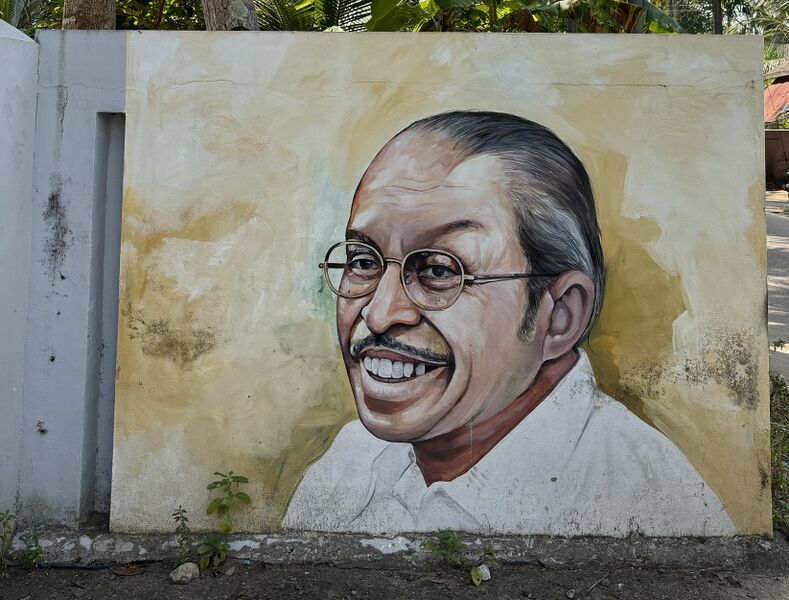 പ്രമാണം:O.N.V wall painting at his house gate.jpg