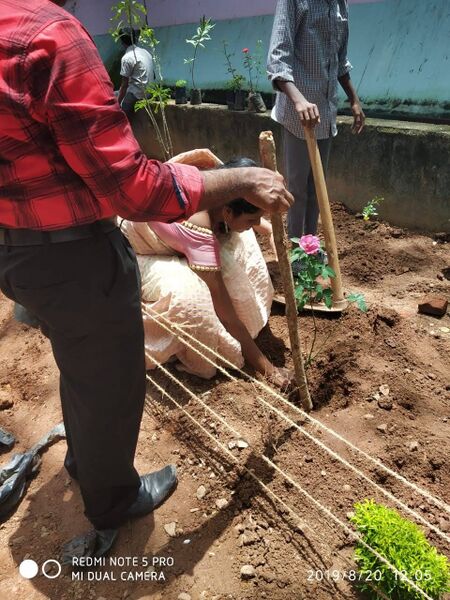 പ്രമാണം:Poonthottam 42003.jpeg