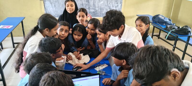 പ്രമാണം:18032-code kids4-2.jpg