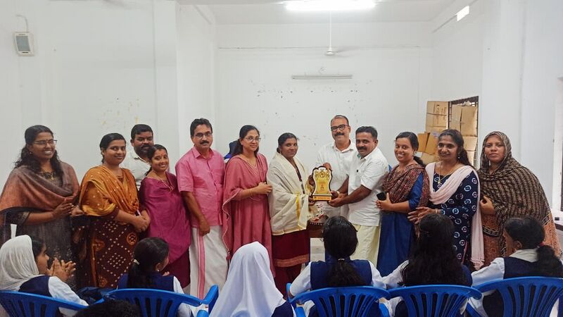 പ്രമാണം:19026- shuchithwaclub aadaram1.jpeg