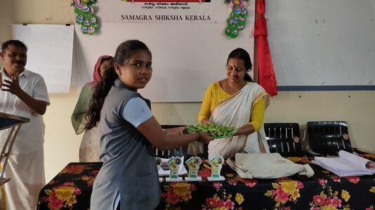 'നവകേരളം' സെമിനാർ അവതരണം - വിശിഷ്ട അതിഥി അജിത്രി ടീച്ചർ