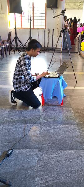 പ്രമാണം:28027 schooi anniversery live 1.jpg