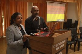 ക്ലാസ് നയിക്കുന്ന ജർമ്മൻ അദ്ധ്യാപകർ