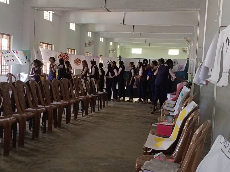 പ്രമാണം:32044 maths&science fair.jpeg