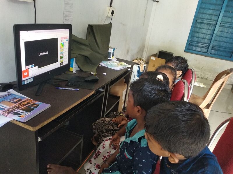 പ്രമാണം:35305 students hitech - section.jpg