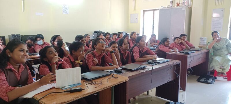 പ്രമാണം:36015 LK prilm camp23-26 1.jpg