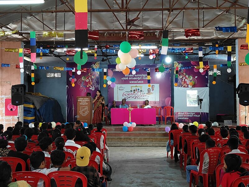 പ്രമാണം:36026 pravesa25photo2.jpg