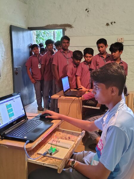 പ്രമാണം:38045 ff robotics 25.jpg