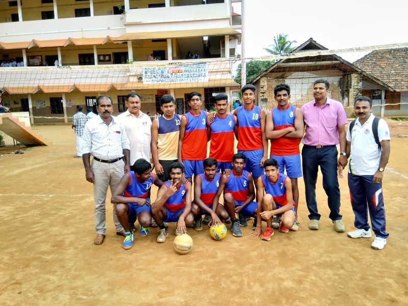 പ്രമാണം:SPORTS PRACTICE & COMPETITIONS SGHSS16.jpg