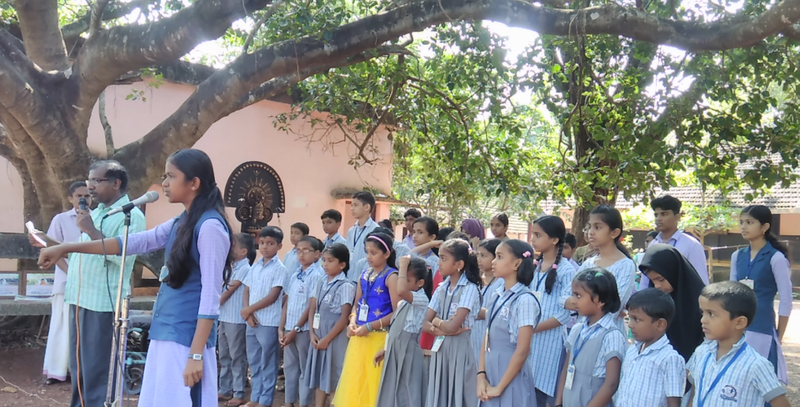 പ്രമാണം:12070-school leader.png