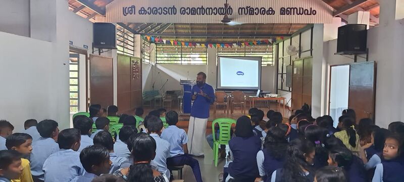 പ്രമാണം:13662 hightech b.jpg