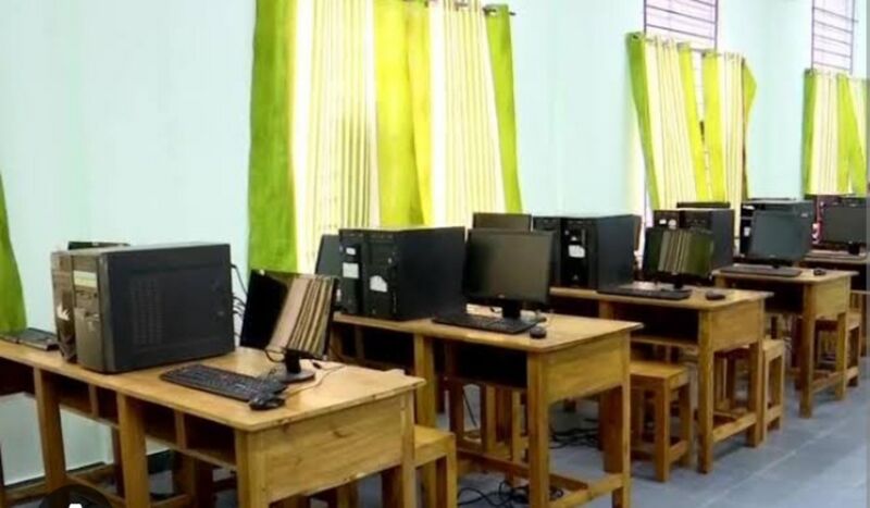 പ്രമാണം:13922 hightech .jpg