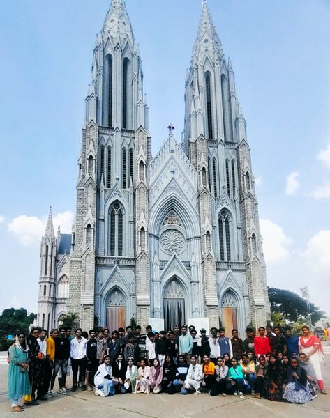 പ്രമാണം:20062 vinodayathra2.jpg