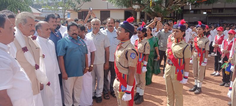 പ്രമാണം:36002 SPC25 3.jpg