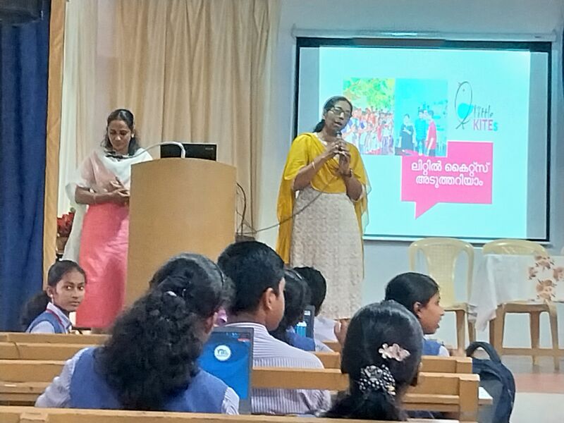 പ്രമാണം:38004 KITE CAMP CLASS.jpg