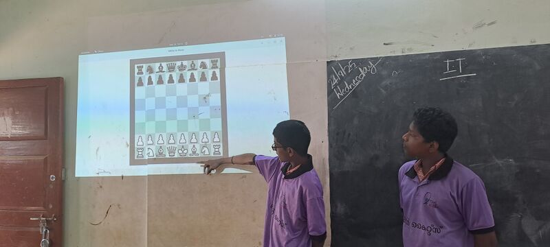 പ്രമാണം:44055 anathan chess.jpg