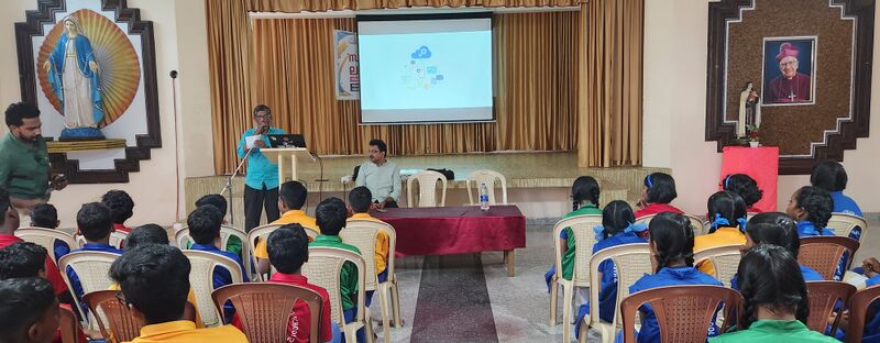 പ്രമാണം:Expert class syamlal 35052 231.jpg